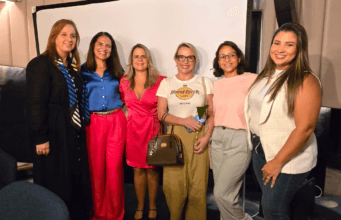 Um jantar para discutir a alimentação durante a TPM e a menopausa