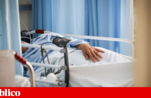 Médico deu “alta por abandono” a doente que estava numa maca. Homem acabou por morrer