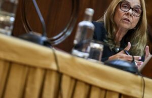 Ministra da Saúde disponível para avaliar vigilância das gravidezes de baixo risco por enfermeiros