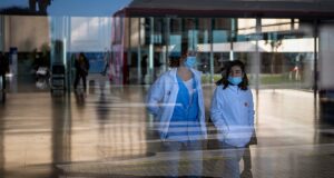 Nova variante da Gripe A é “mais transmissível” e contágios podem acelerar na época festiva