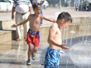 Alterações climáticas reduzem estatura das crianças; humidade agrava