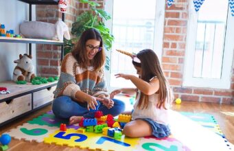 Estudo mostra que laço entre mães bilingues e filhos resiste à mudança de língua