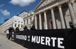 Morre aos 25 anos jovem espanhola que ganhou em tribunal direito à eutanásia