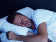 Está a dormir pouco ou demasiado para envelhecer com saúde?