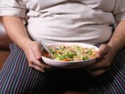 Taxas de obesidade estabilizam nos países ricos mas continuam a aumentar noutros países, segundo estudo global