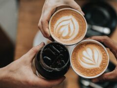 Até cinco chávenas diárias de café são seguras para o coração, diz novo estudo